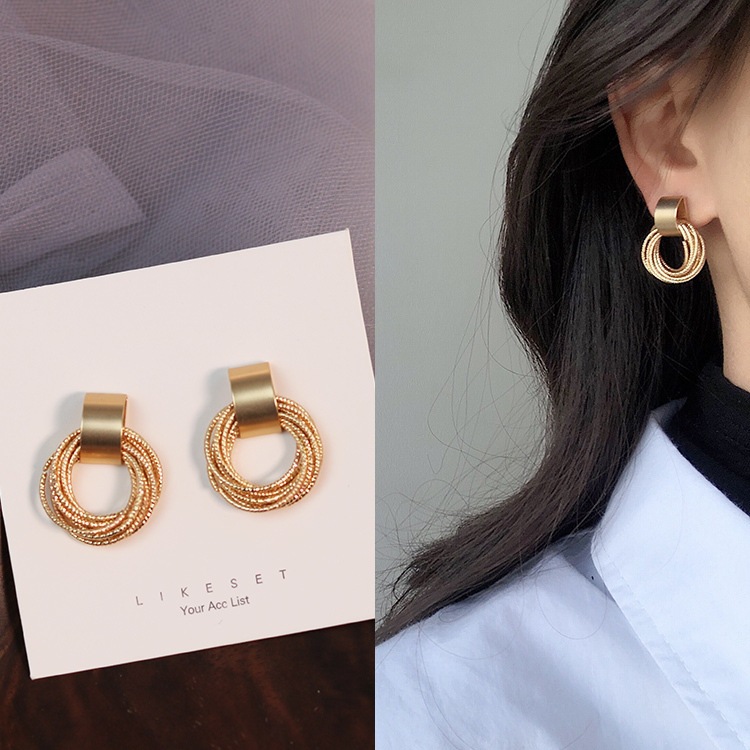 Anting-anting Fashion Korea Baru Butik Fashion Kepribadian Liontin Anting