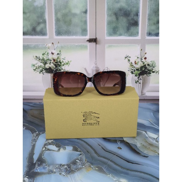 

Burberry 6742M