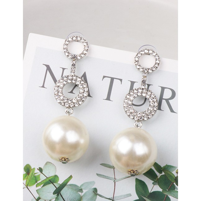 LRC Anting Tusuk Fashion White Geometric Diamond Stud Earrings F67662