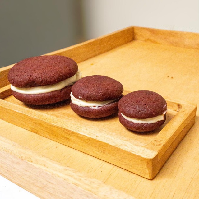 

Redvelved cookie sandwich satuan