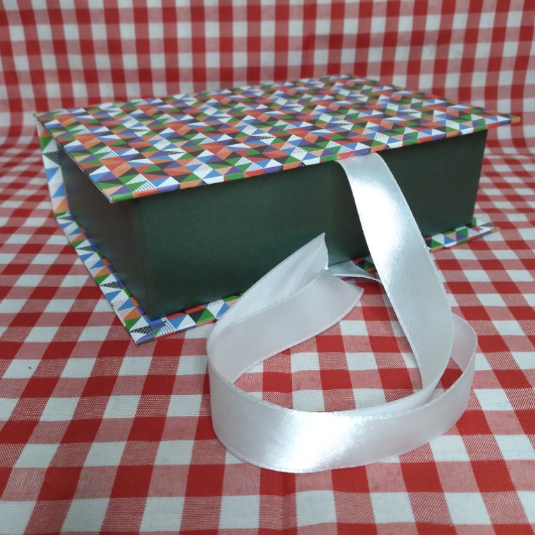 

Gift Box // Kotak Kado Custom Ukuran 12x17 tinggi 5cm