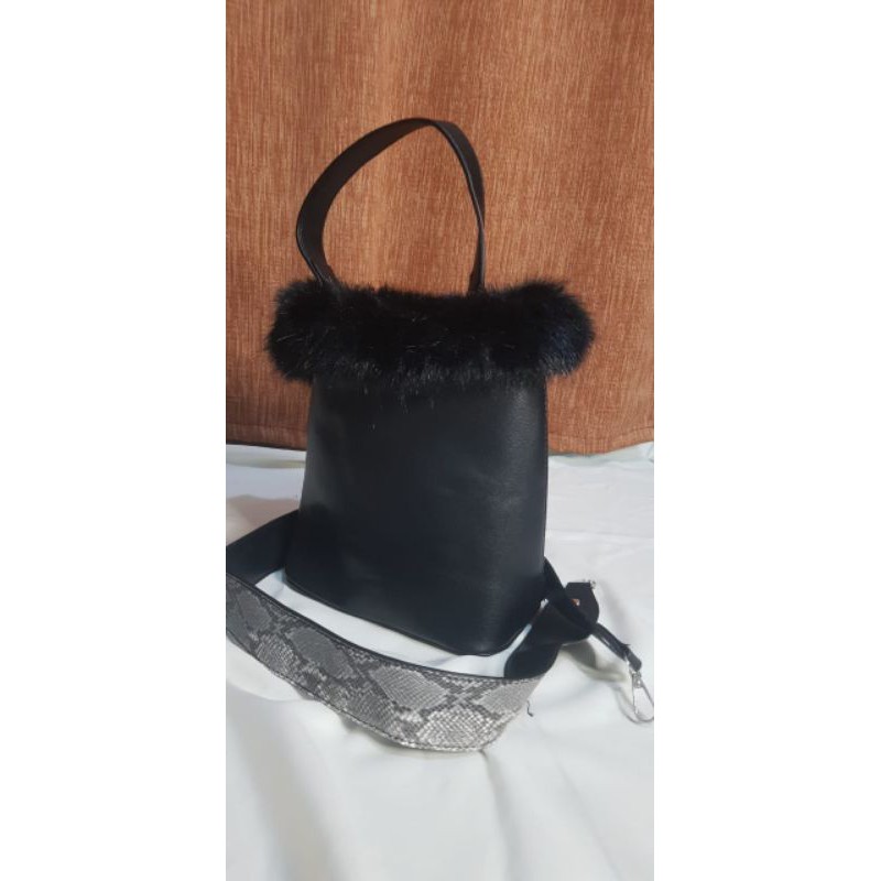 preloved sling bag atau tote bag hitam kulit ular