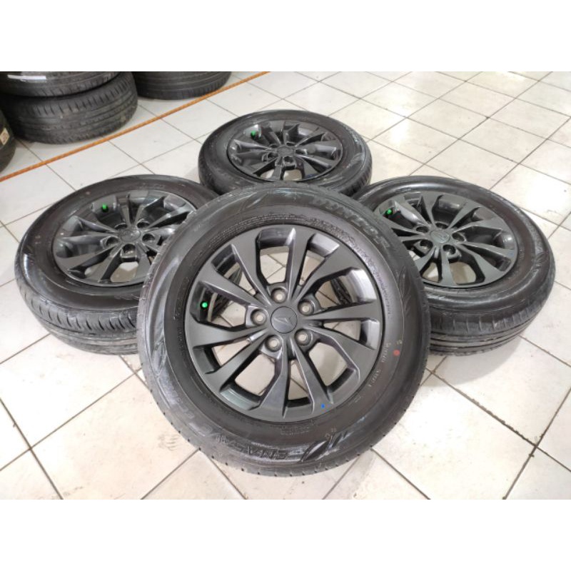 pelek mobil Daihatsu Terios Ring 16 pcd 5x114 lebar 6,5 ET 50 ban Dunlop 215 65 R16