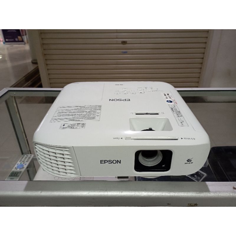 proyektor Epson eb 972. 4100 lumens. xga. HDMI. bekas seperti baru