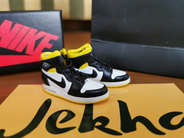 Air Jordan 1 NOT FOR RESALE VARSITY MAIZE - 3D Sneakers Keychain Gantungan Kunci