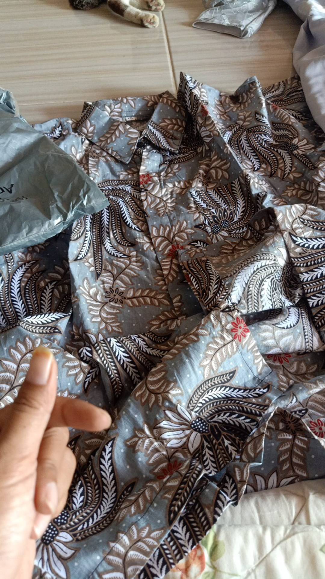 Atasan Batik Couple Abu Pria Wanita Terbaru