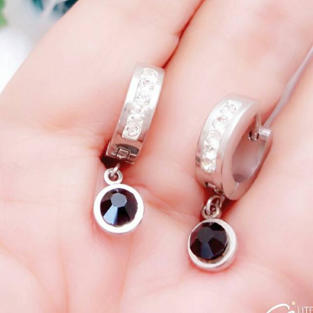 Anting cetrek titanium mata hitam