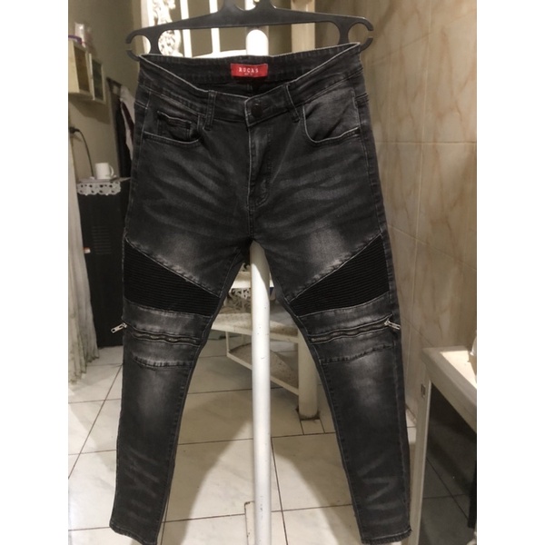 Rucas zipper black Season 6