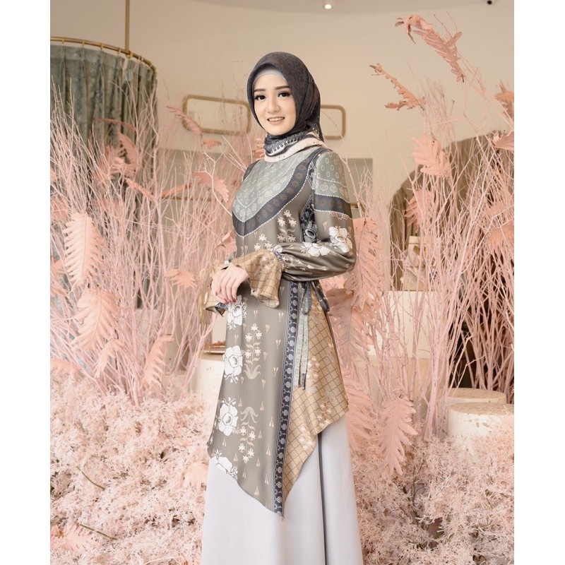 Rafflesia Blouse by Wearing Klamby