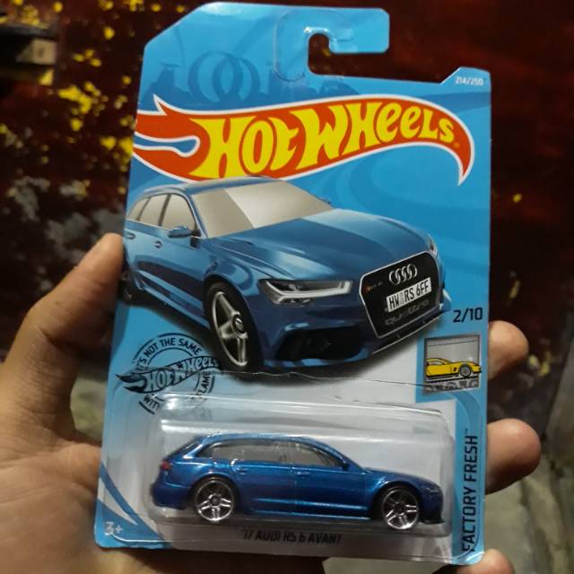 Hot Wheels 17 Audi RS 6 Avant
