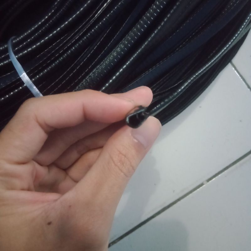 Karet list pintu mobil universal model motif hitam