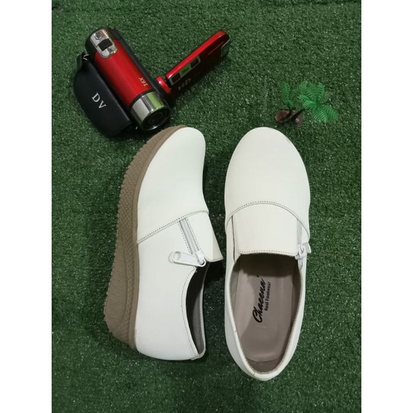 Sepatu  Wanita Aqila Terbaru slip on Brand Chaeena' white 023 S Sepatu kasual Terlaris