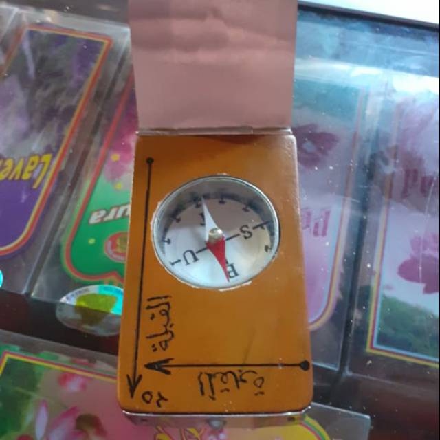 Kompas arah qiblat kayu