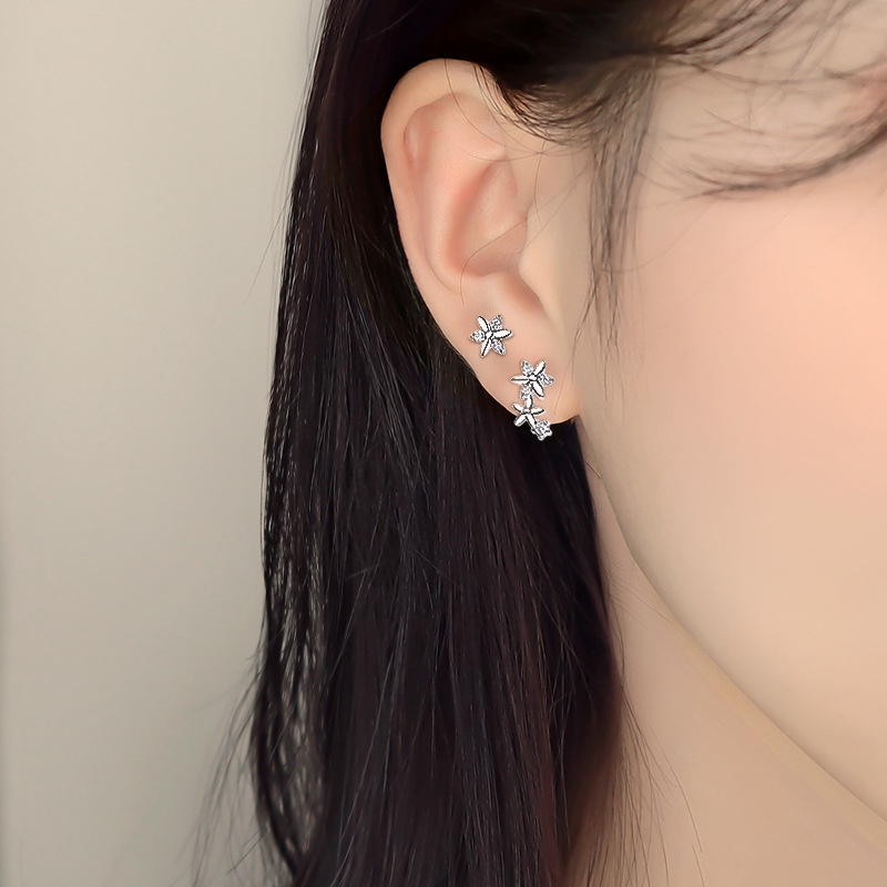 Anting Tusuk Sterling Silver 925 Desain Bunga Asimetris Hias Kristal / Berlian Untuk Wanita