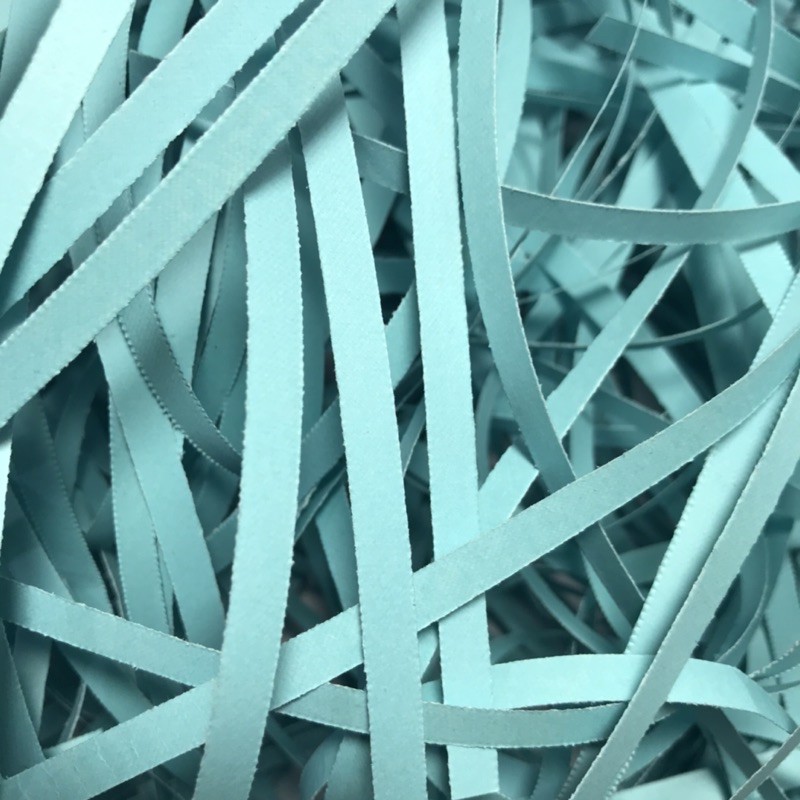 

Shredded Paper / Gift Box Filler / Straight Cut / Kertas Potong Cacah Serut / Biru Muda 80g