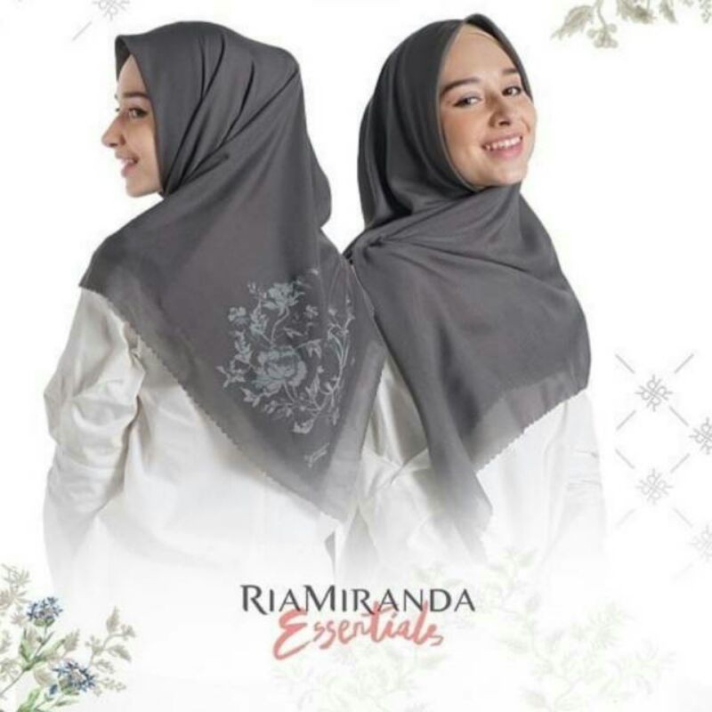 Ria Miranda Kasmaran Basic Scarf