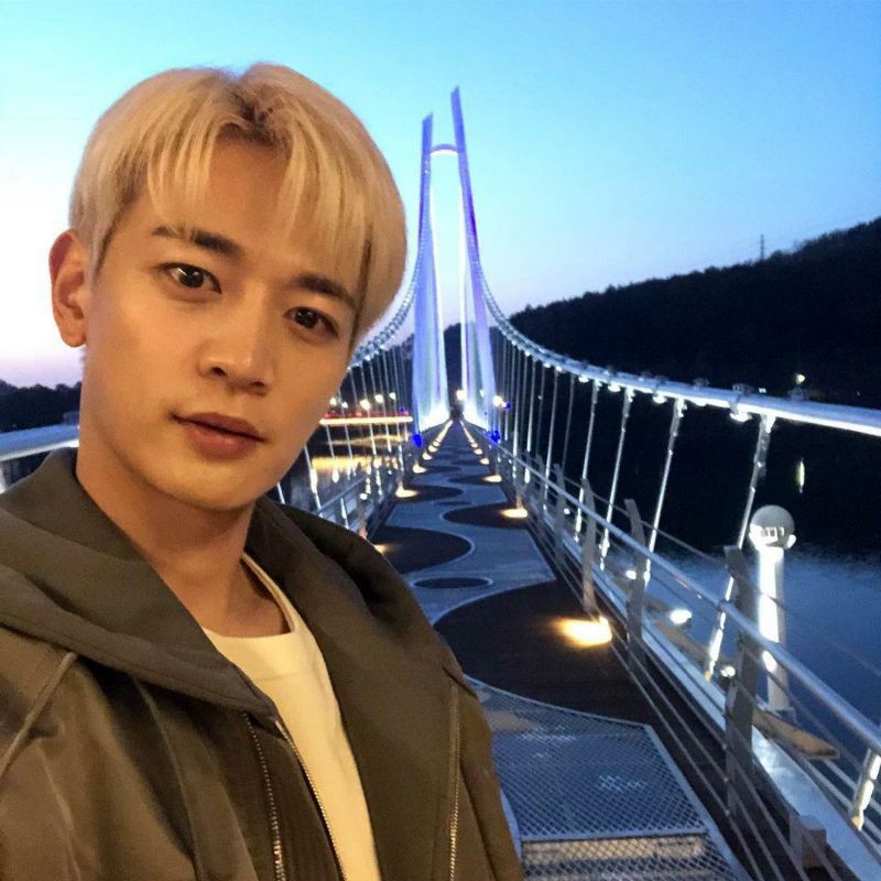 photocard cowok ganteng