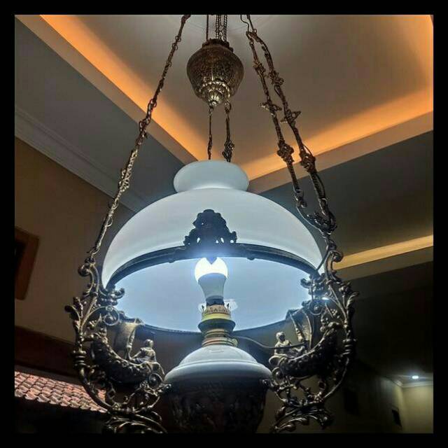 Lampu gantung antik