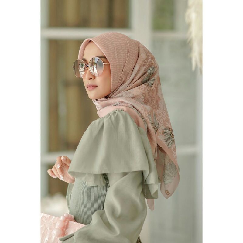 Buttonscarves Les amities Peach