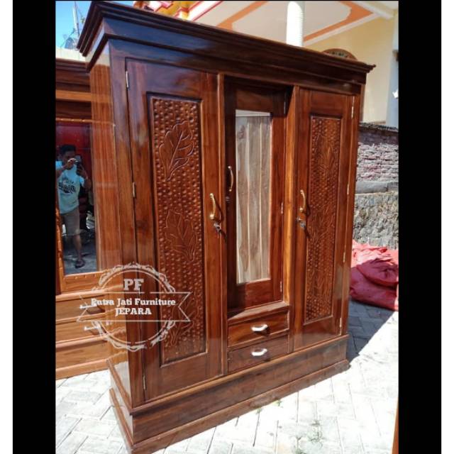 Lemari pakaian 3 pintu kayu jati ukir Jepara Promo