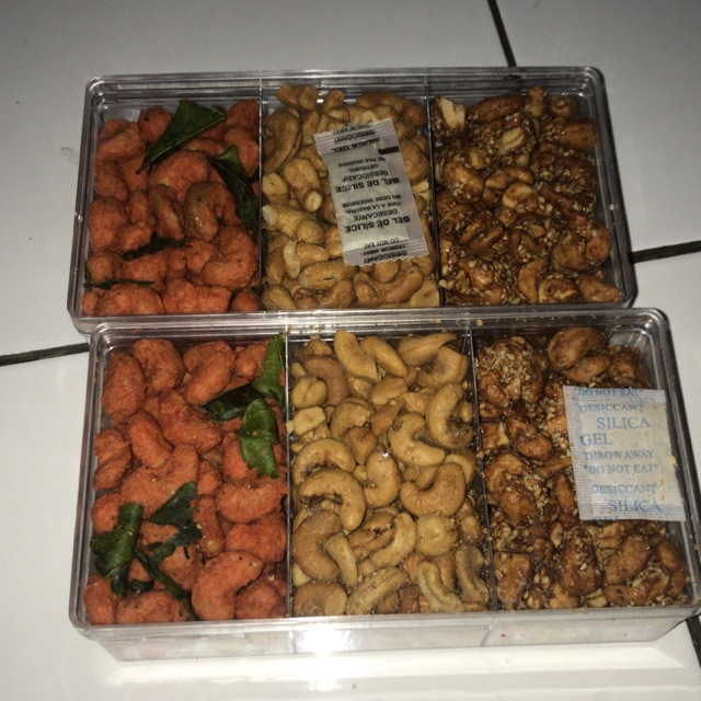 

Kacang mede 3 rasa