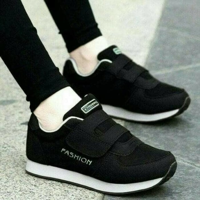 SEPATU SNEAKERS SPORT WANITA FASHION TB-816 HITAM SIZE 37-40