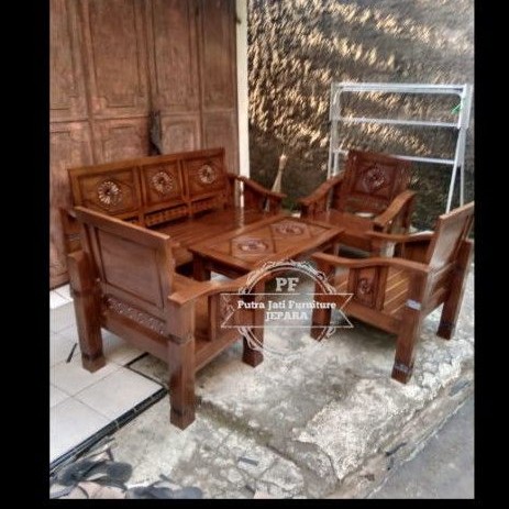 Meja kursi ruang tamu besar bahan kayu jati rangka besar ukir