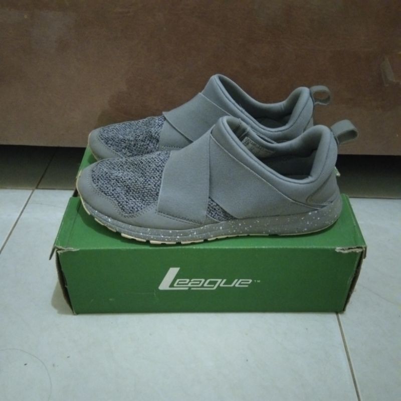 Sepatu League Vault Slip On
