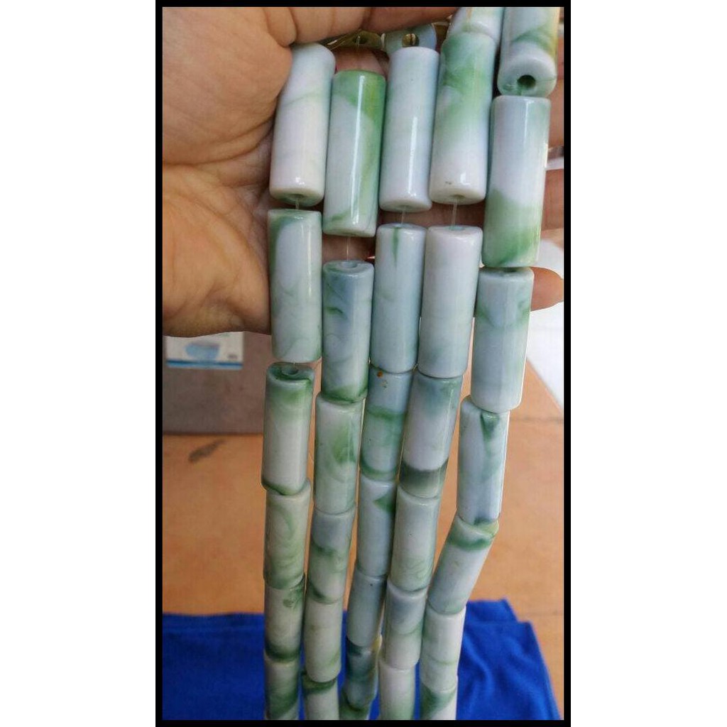 

MANIK MANIK AKRILIK MOTIF TABUNG PANJANG PUTIH + HIJAU ( 1 RENTENG )