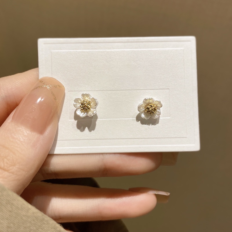 Anting Stud Silver Needle S925 Bentuk Bunga Putih Mini Gaya Korea Untuk Wanita