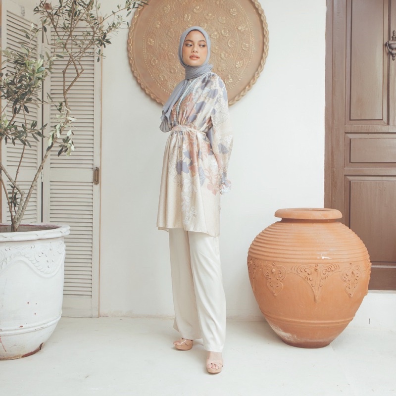 Kira tunik gold size L by Muda Official