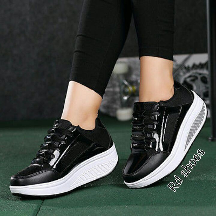sepati sport wanita hitam