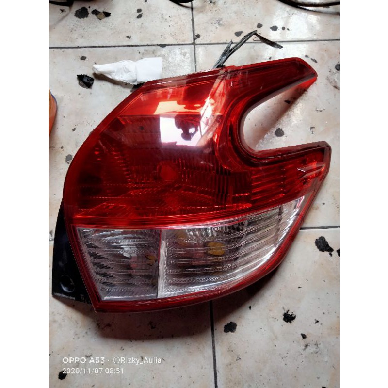 Stoplamp Toyota Yaris tahun 2016