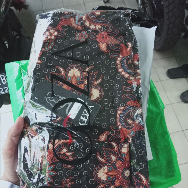 Odza Atasan Batik Pria Lengan Panjang Sogan Panjang Solo Slim Fit Praduta