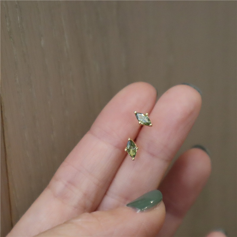 Anting Tusuk Model Emerald Untuk Wanita