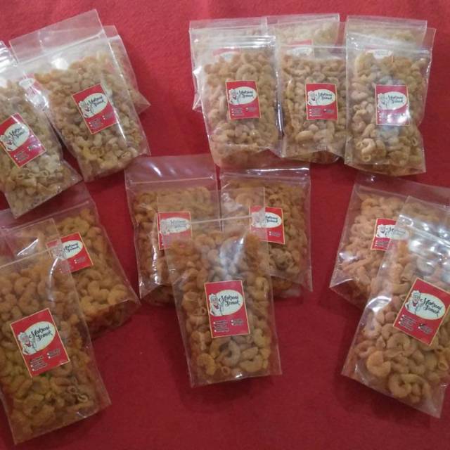 

Makaroni rasa : anjai =keju, Ngengir=asin,Santuy=balado,Endos=pedas aja,Mantul=pedas banget