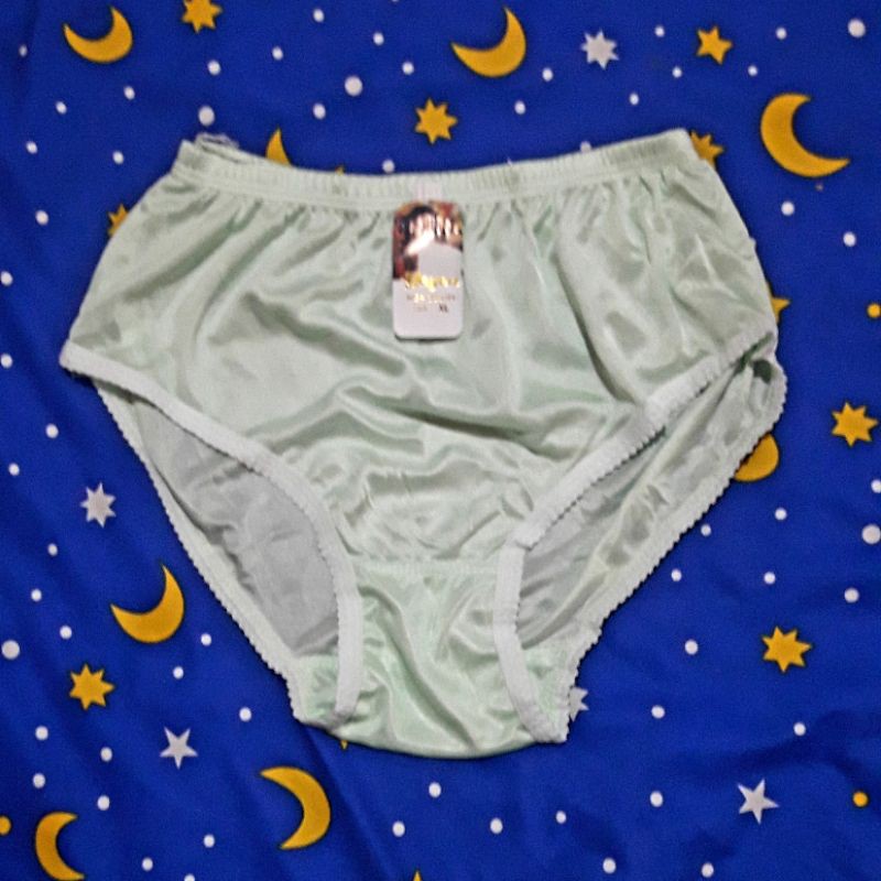 celana dalam wanita satin licin.
