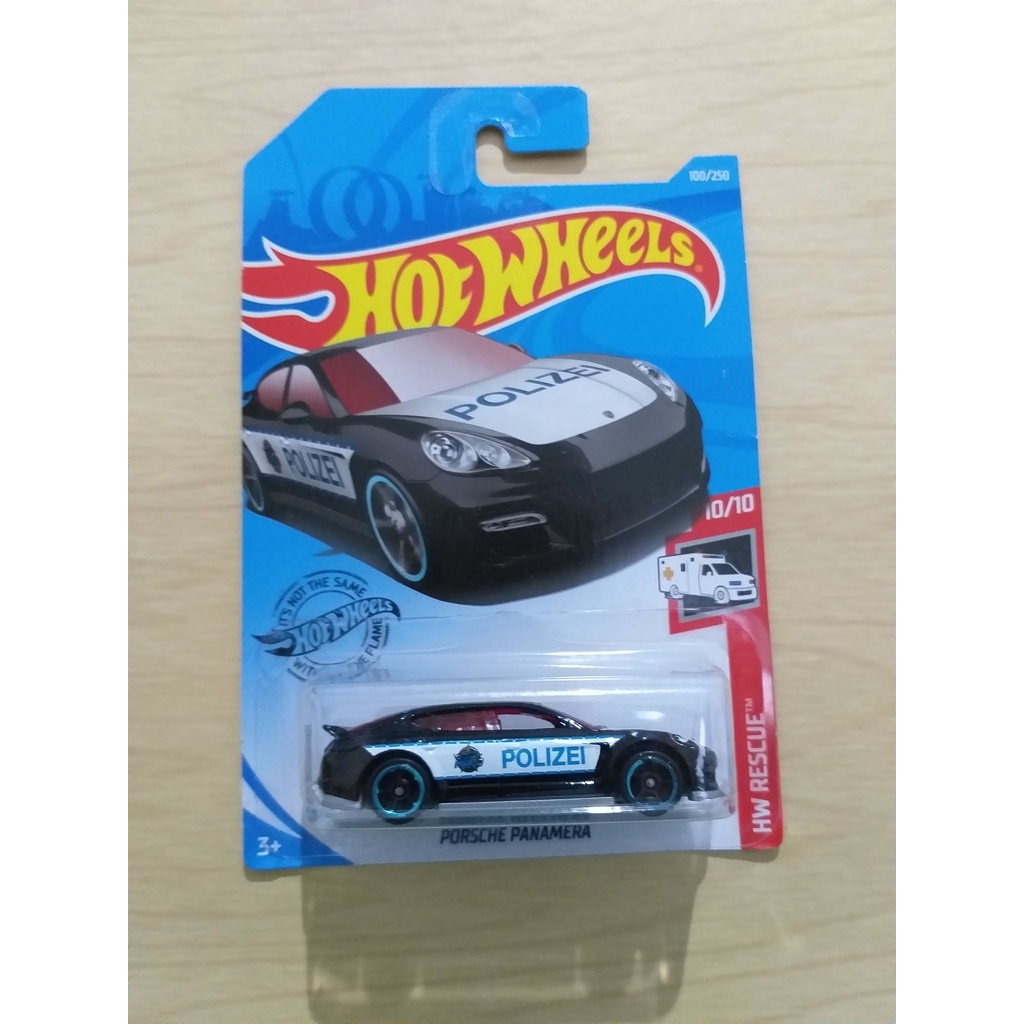 Hot Wheels Porsche Panamera Polizei Hitam