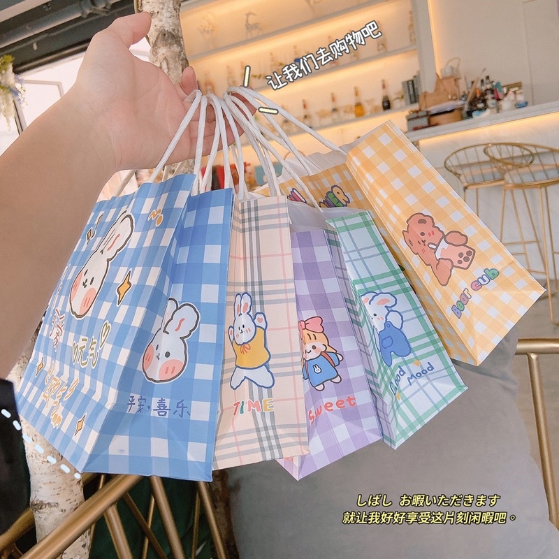 

Paper Bag Kertas Mini Lucu Aesthetic Import Karakter Kado Animal Beruang Cute Bingkisan Hadiah Papper Kantong Plastik Tentengan Bingkisan Wrap