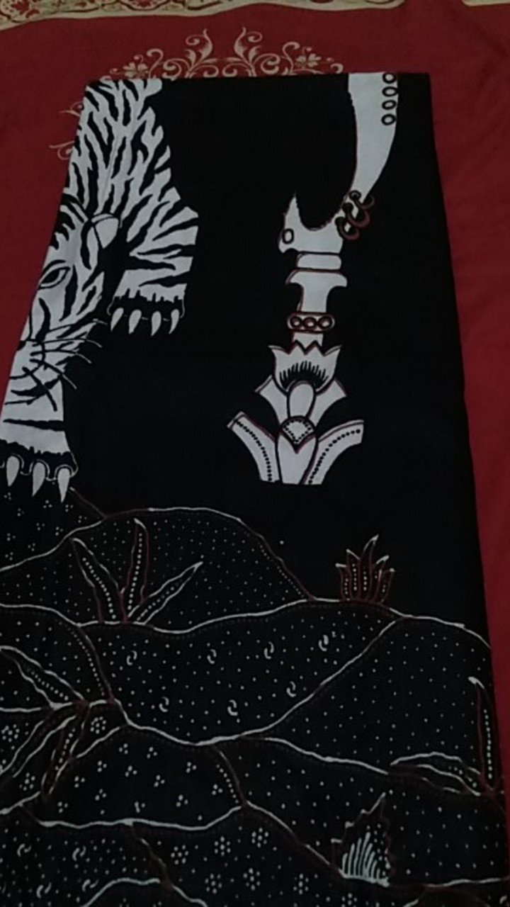 Batik Solo Modern Set Sarung Dan Kemeja Macan Putih