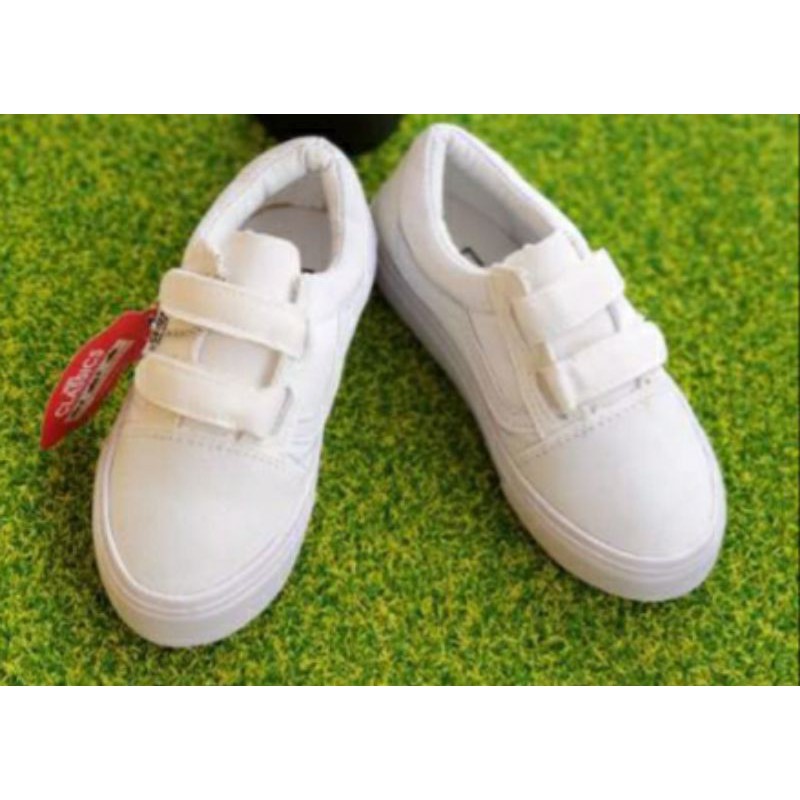 Sepatu anak putih Vans