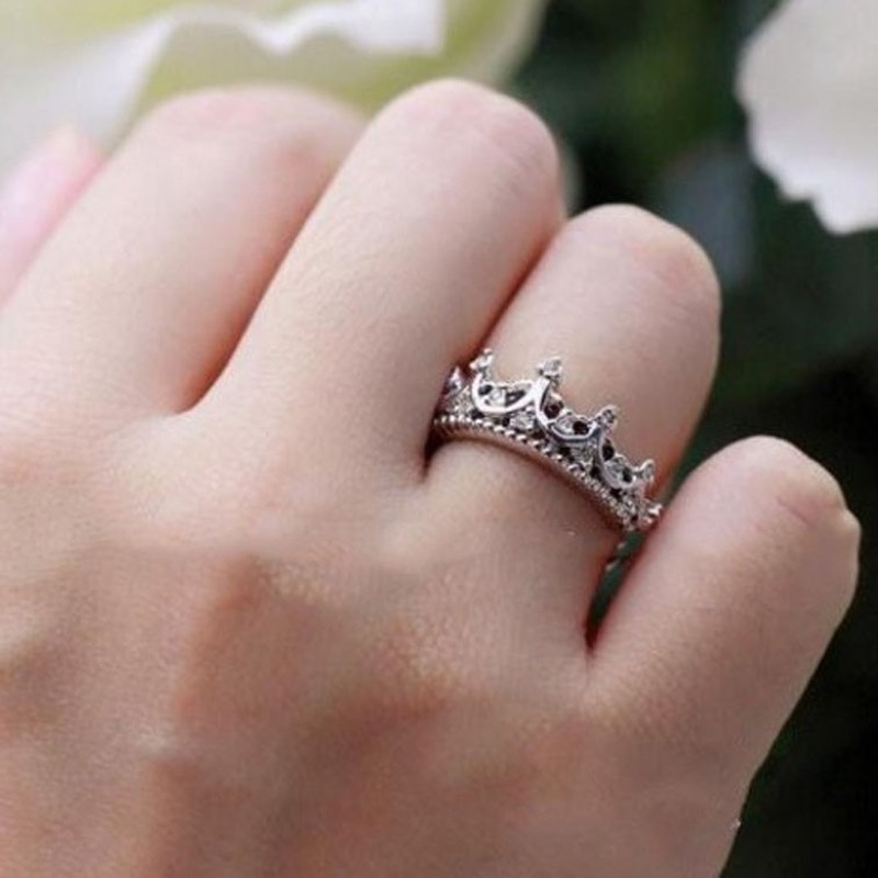 Fashion queen temperament hollow flashing diamond carved crown index finger ring