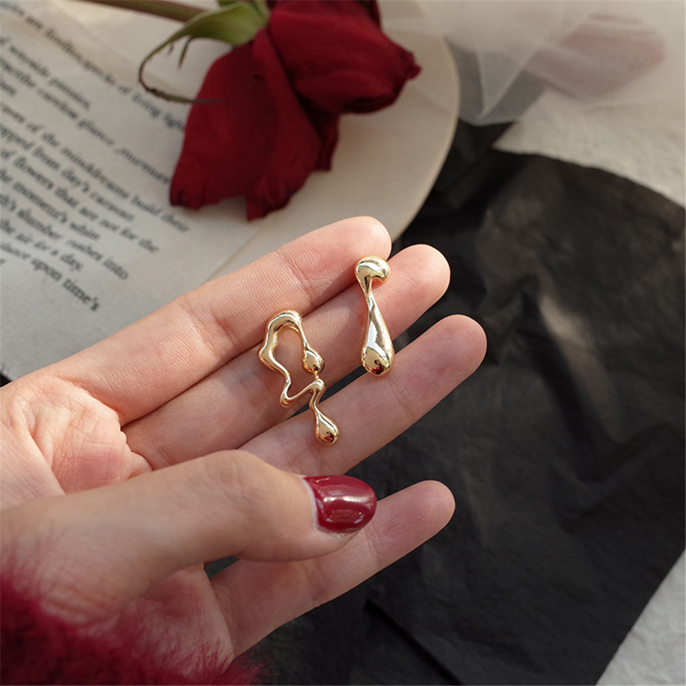 【TERSEDIA &amp; COD】Earrings Female Temperament Creative Hollow Simple Stud Earrings