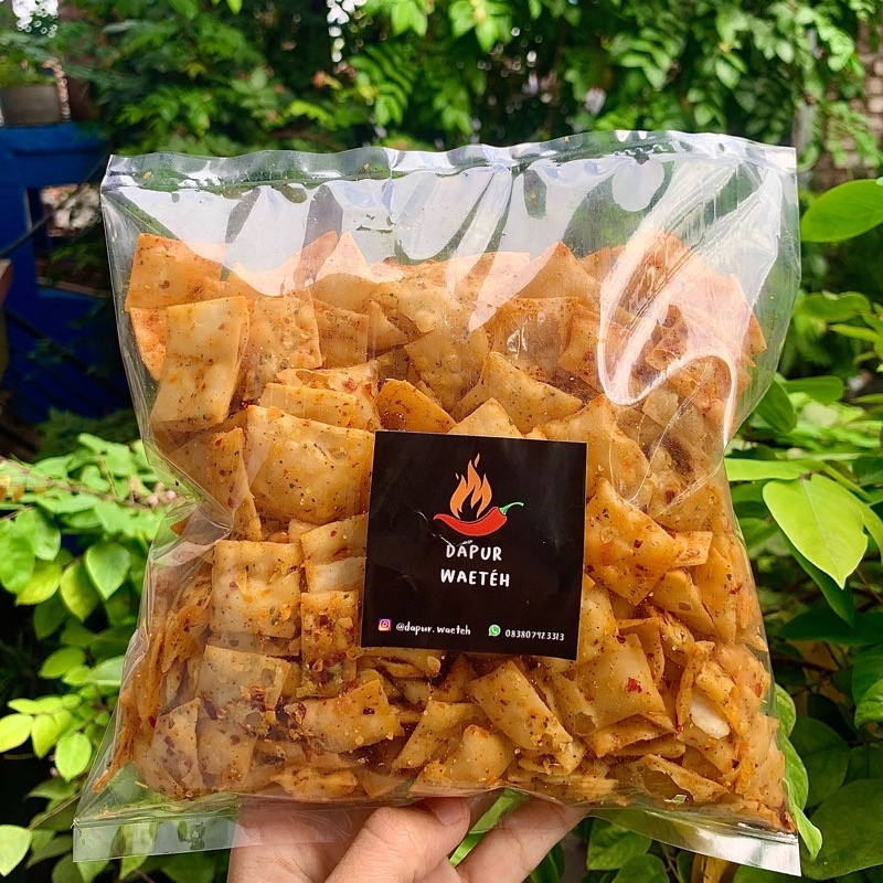 

kulit pangsit, pangsit goreng, pangsit, kulit pangsit goreng, keripik pangsit, keripik pangsit pedas, pangsit pedas, kulit pangsit 250gr, pangsit daun jeruk.