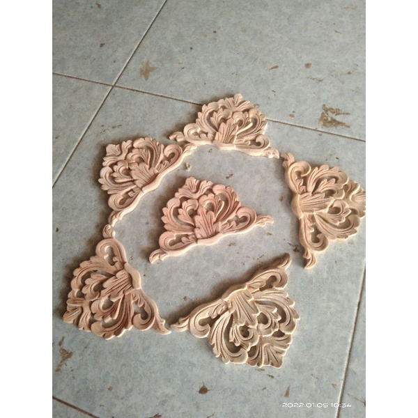 ukir tempel ornamen kayu mahoni