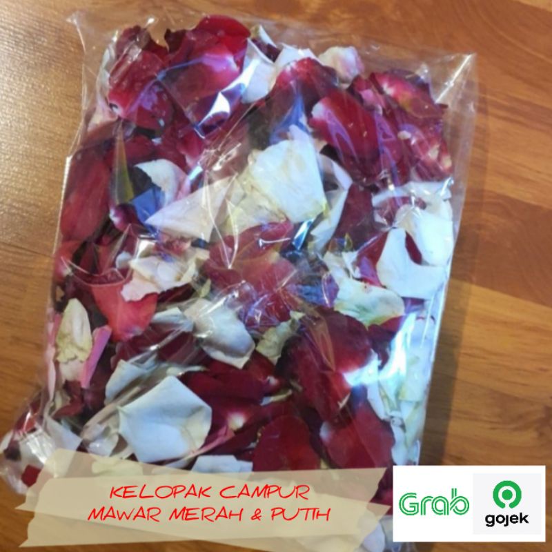 kelopak bunga mawar campur merah dan putih asli tabur pengantin hiasan kamar dan meja makan mandi bu
