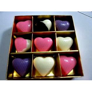 

cokelat praline motif love kotak (sekat 9)