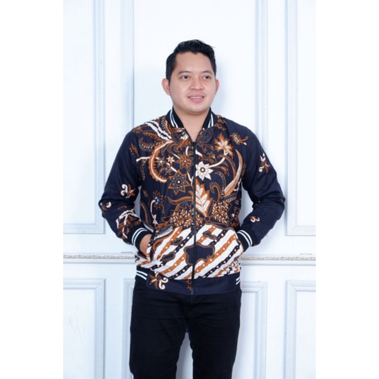 JAKET BATIK BOMBER MOTIF PRIA DAN WANITA