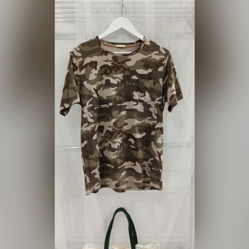 SS0018 GREEN ARMY TSHIRT WITH FRONT POCKET