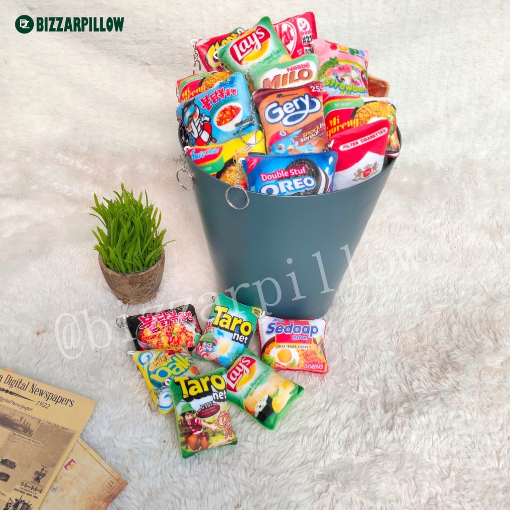 BIZZARPILLOW SOUVENIR GANTUNGAN KUNCI SNACK BZ172